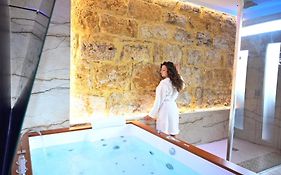 Raquel Suite And Spa